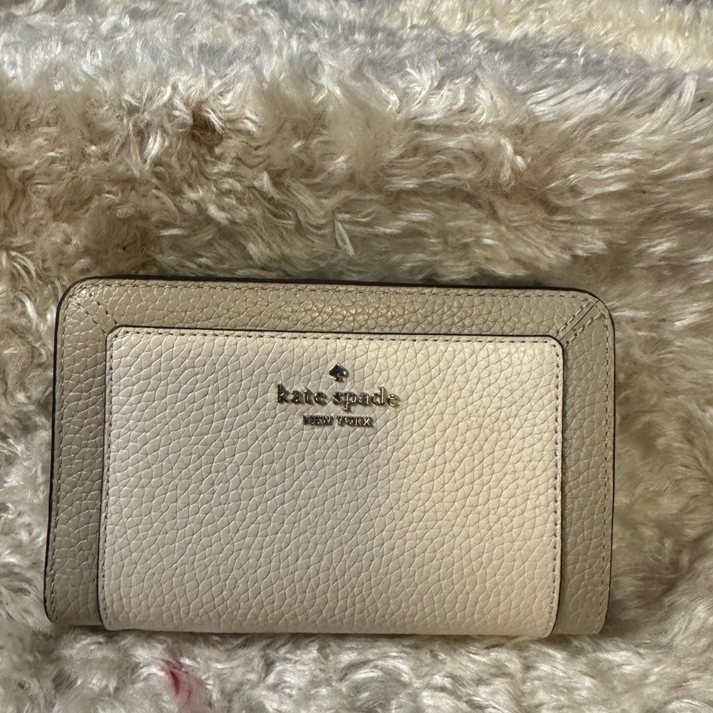 Kate Spade medium compbifold wallet